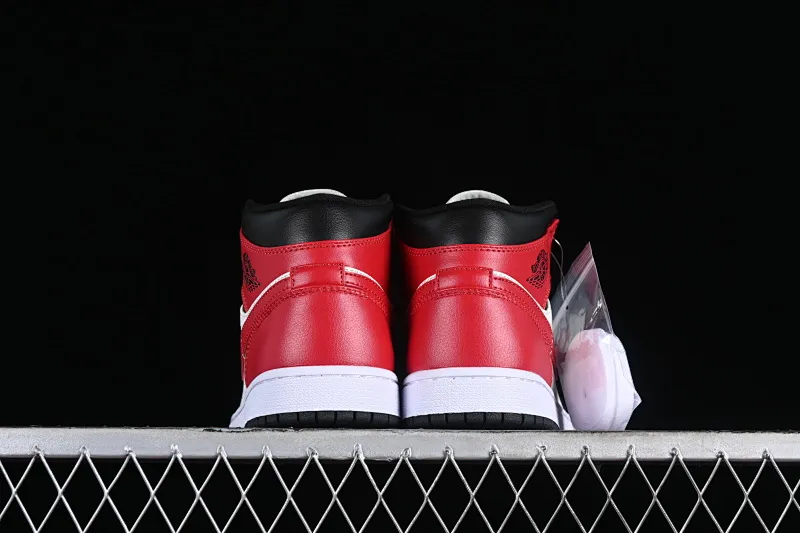 All categories Air Jordan Jordan series basketball shoes Air Jordan 1 Mid Air Jordan 1 Mid "Black Toe" AJ1 Joe 1 white black red Zhongbang basketball shoes BQ6472-160